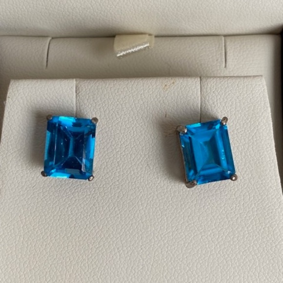 8 1/2 Ct Genuine Emerald Cut Faceted Swiss Blue Topaz Silver Stud Earrings - Picture 2 of 4